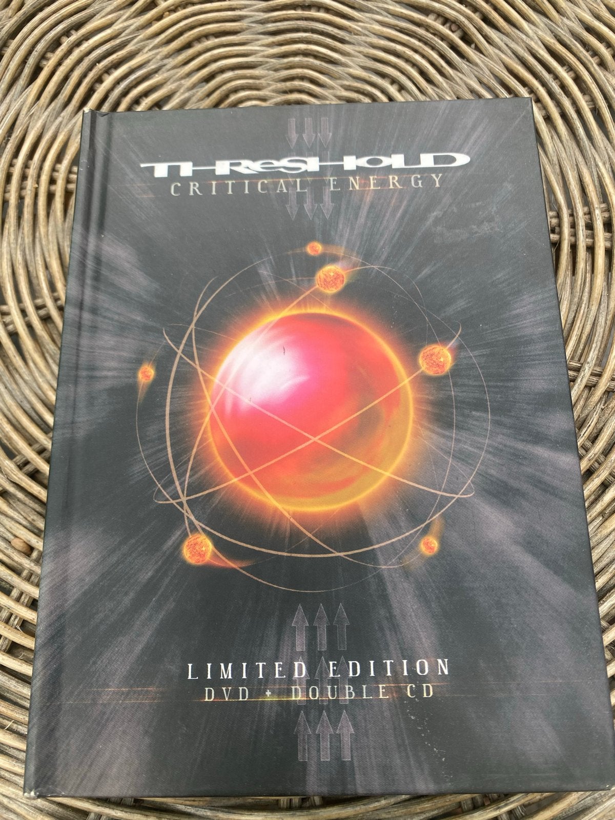 Threshold - Critical Energy (Limited Edition DVD + 2CD), Ophalen of Verzenden, Zo goed als nieuw, Live-album, Progressive Rock