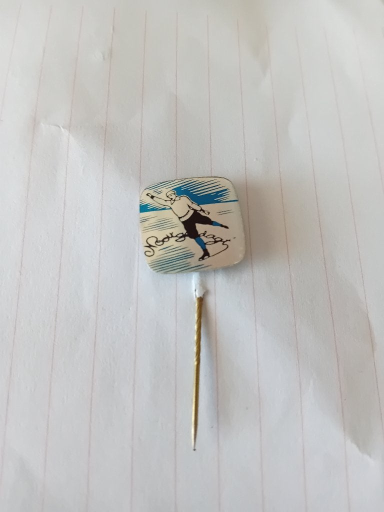Pin - NOOITGEDAGT - IJlst, Verzamelen, Ophalen of Verzenden, Zo goed als nieuw, Merk, Speldje of Pin