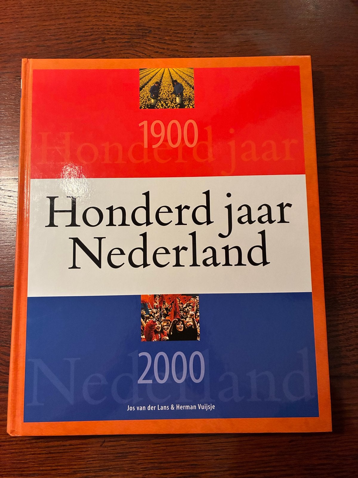 Honderd jaar Nederland 1900-2000 - Geschiedenisboek, Ophalen, 20e eeuw of later, Zo goed als nieuw