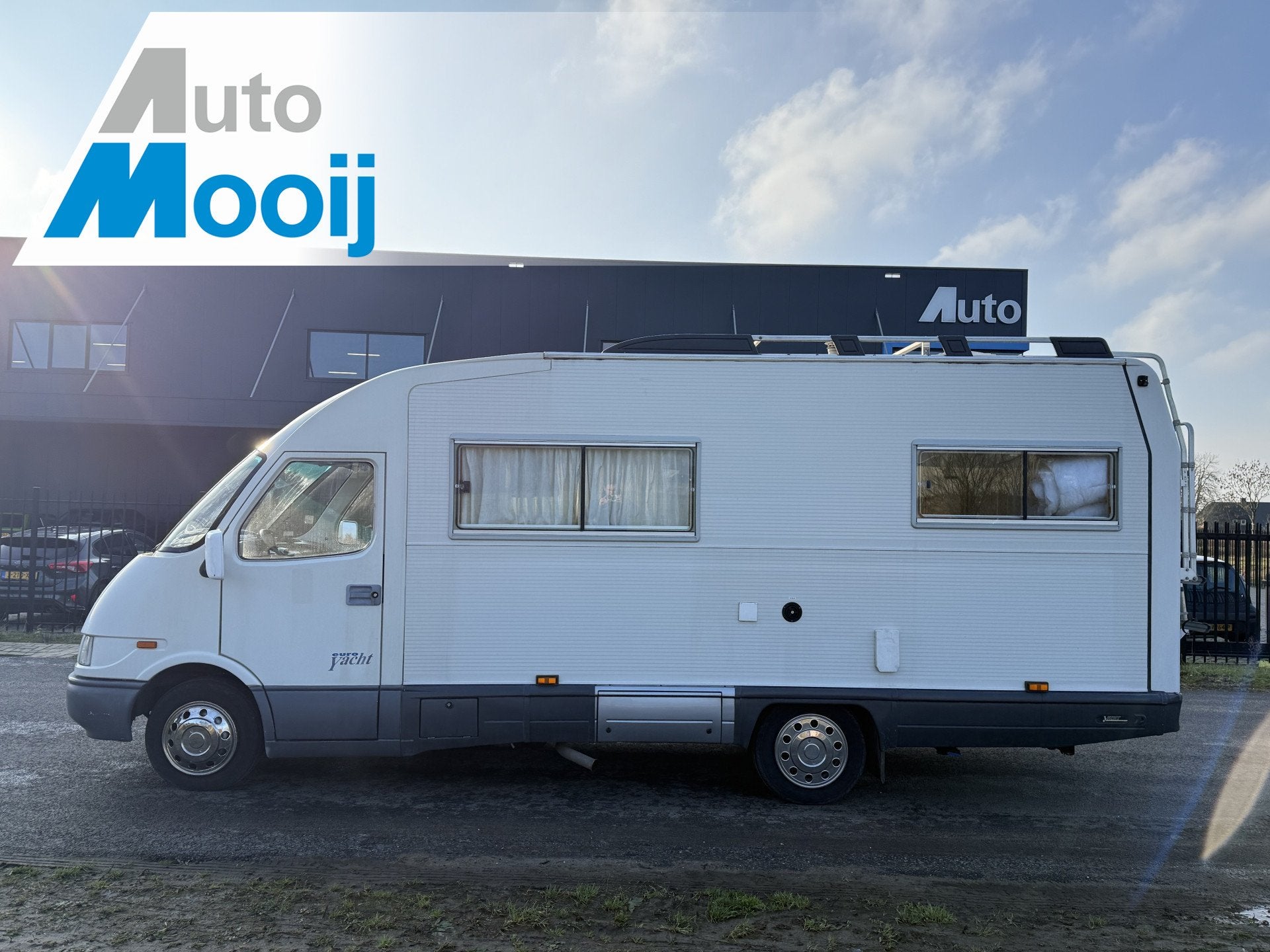 Iveco EUROYACHT Zonnepanelen / Fietsenrek / Dakrails / Luife, Caravans en Kamperen, Campers, Lange Vonder                                16
5741TT  BEEK EN DONK            , NL