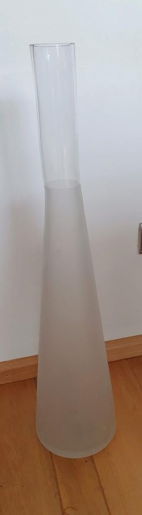 2 hoge vazen met melkglas aan de onderzijde, Ophalen, Zo goed als nieuw