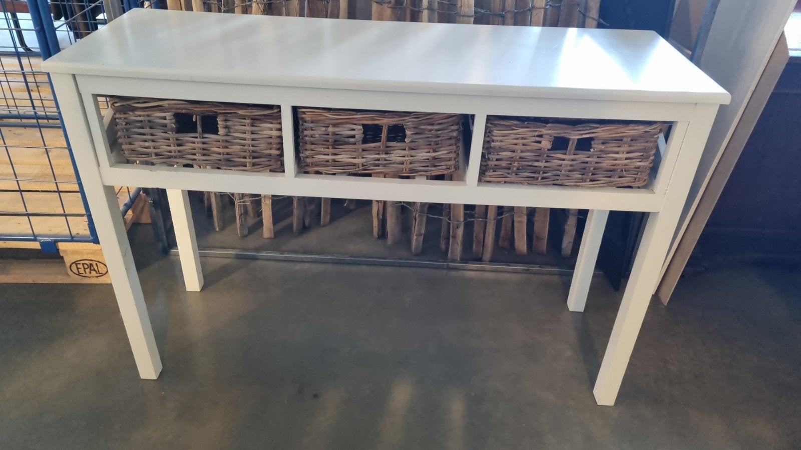 Witte sidetable met rieten manden - 120x40x80 cm, Huis en Inrichting, Ophalen, Gebruikt, 100 tot 150 cm, Overige houtsoorten