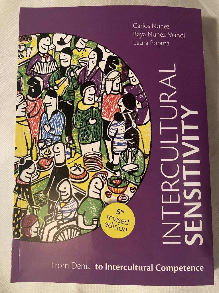 Intercultural Sensitivity - 5th edition, Carlos Nunez, Raya Nunez Mahdi, Laura Popma, Zo goed als nieuw, Gamma, HBO