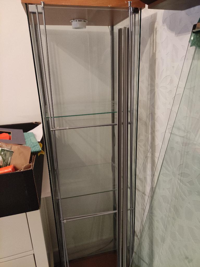 Ikea vitrine kast GRATIS minus glazen achterwand, Ophalen, Minder dan 50 cm, Zo goed als nieuw, Ikea vitrine kast, glas