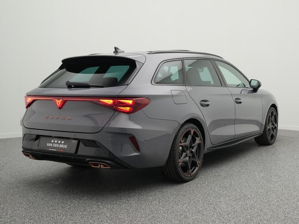 CUPRA Leon Sportstourer 1.5 TSI e-Hybrid VZ 272PK | Panorama, Auto's, Cupra, 1498 cc, 4 cilinders, Alcantara, 26 kWh