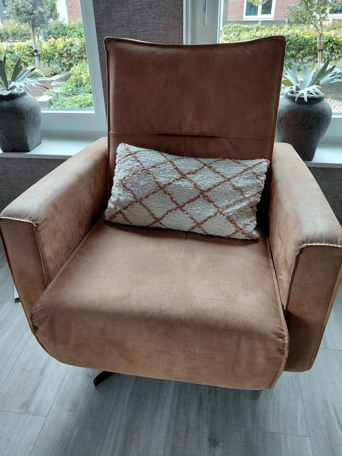 Cognac Draaistoel - Comfortabel en Stijlvol, Huis en Inrichting, Fauteuils, Ophalen, Gebruikt, 75 tot 100 cm, 75 tot 100 cm
