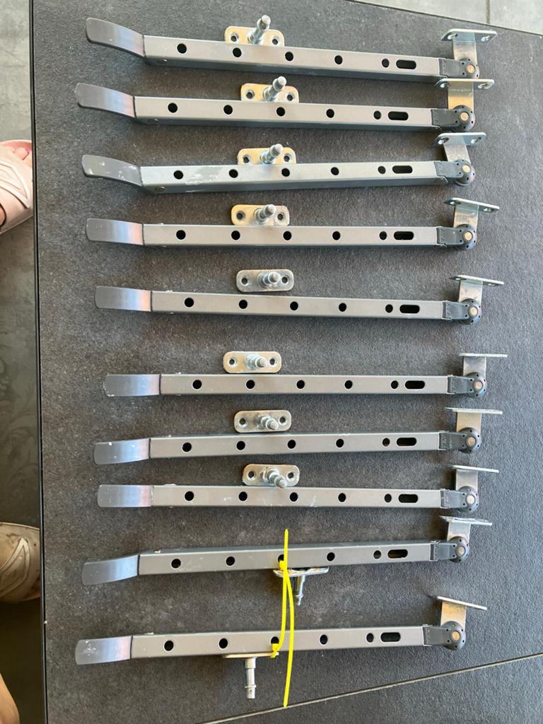 10x AXA uitzetijzers voor ramen/deuren, Gebruikt, Minder dan 80 cm, Overige typen, Minder dan 200 cm