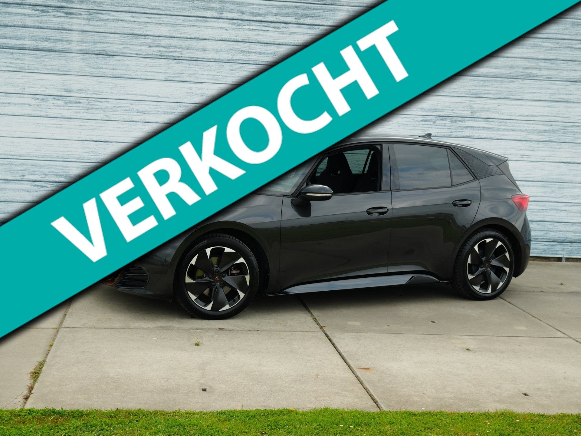 Cupra Born Essential 62 kWh Carplay Navi Trekhaak Soh 93.6%, Auto's, Automaat, Gebruikt, Zwart, Origineel Nederlands