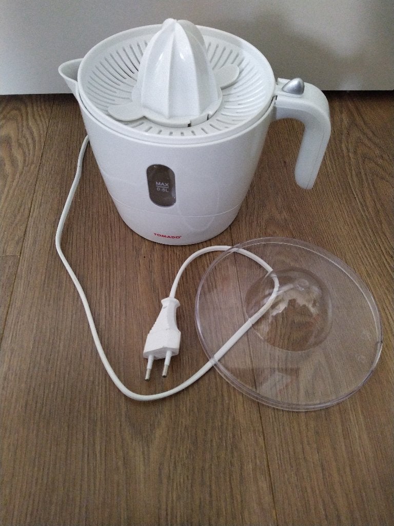 Tomado Citruspers - Elektrisch en Compact, Ophalen of Verzenden, Gebruikt, Citruspers