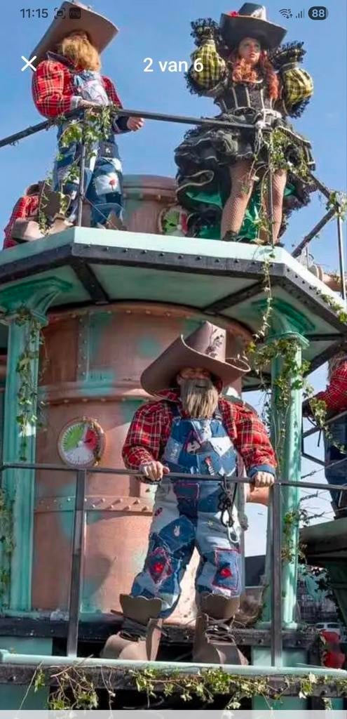 35 Pakken/kostuums  voor carnavalswagen, Ophalen, Carnaval