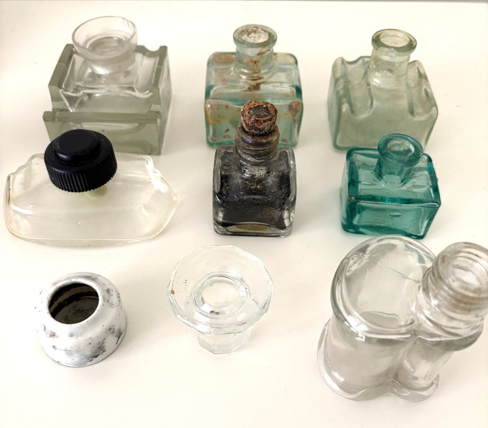 Collectie antieke inktpotten en inktflesjes, Ophalen of Verzenden