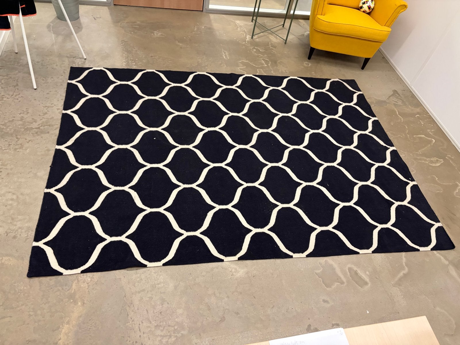 Vloerkleed 172x244 cm - uitstekende conditie, Huis en Inrichting, Ophalen, Zwart, 150 tot 200 cm, 200 cm of meer