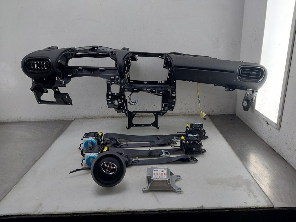 Airbag Set + Dashboard Yaris Cross (PB1/PJ1) 2023, Gebruikt, Kundenbetreuung@toyota.de, Toyota-Allee 2, Köln 50858, , Duitsland