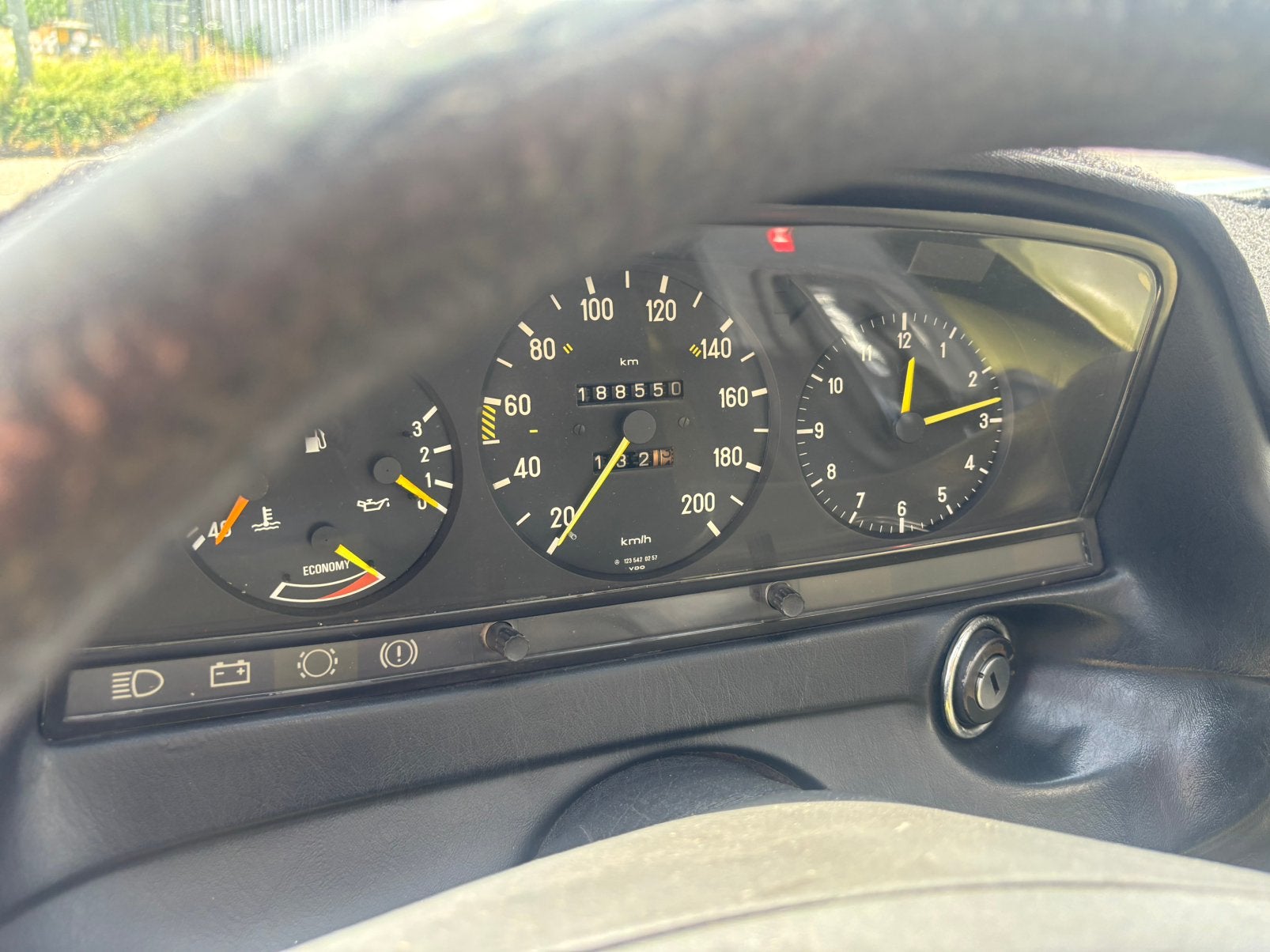 Mercedes 230 TE Kombi automaat uit 1982, foto 12