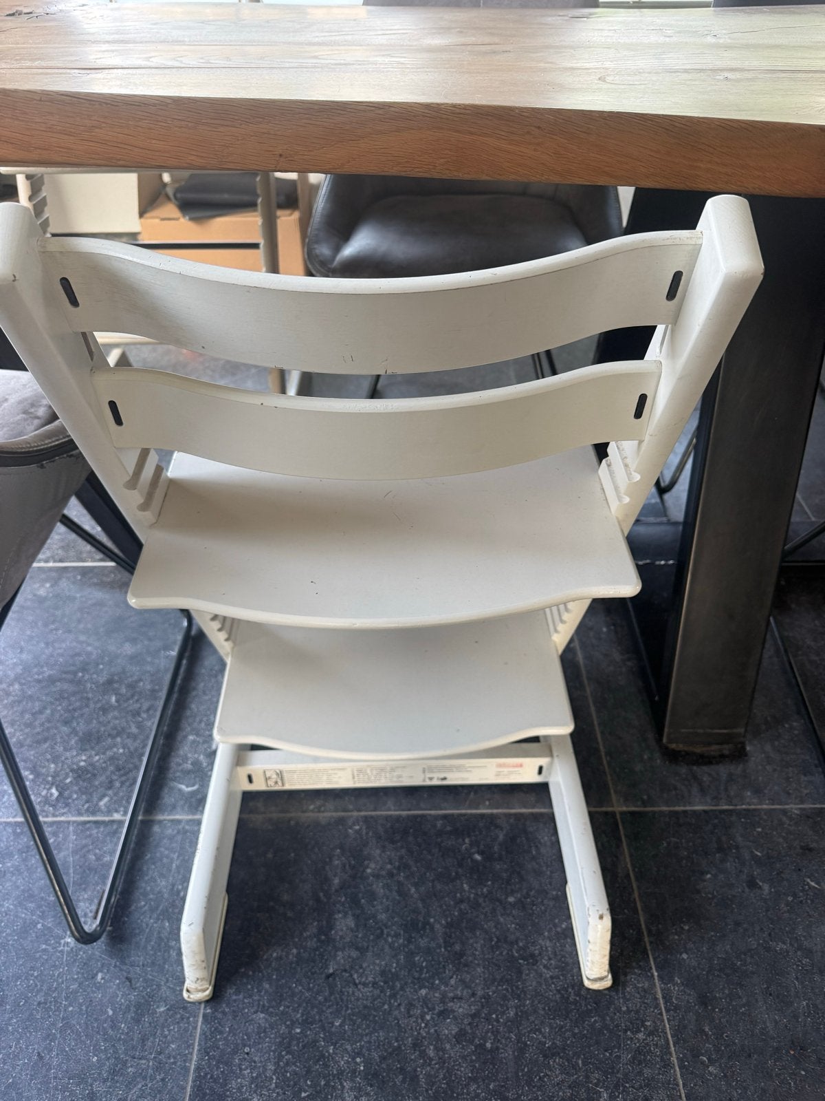 2x Originele Stokke Tripp Trapp stoelen - wit en bruin, Ophalen, Gebruikt, Meegroeistoel
