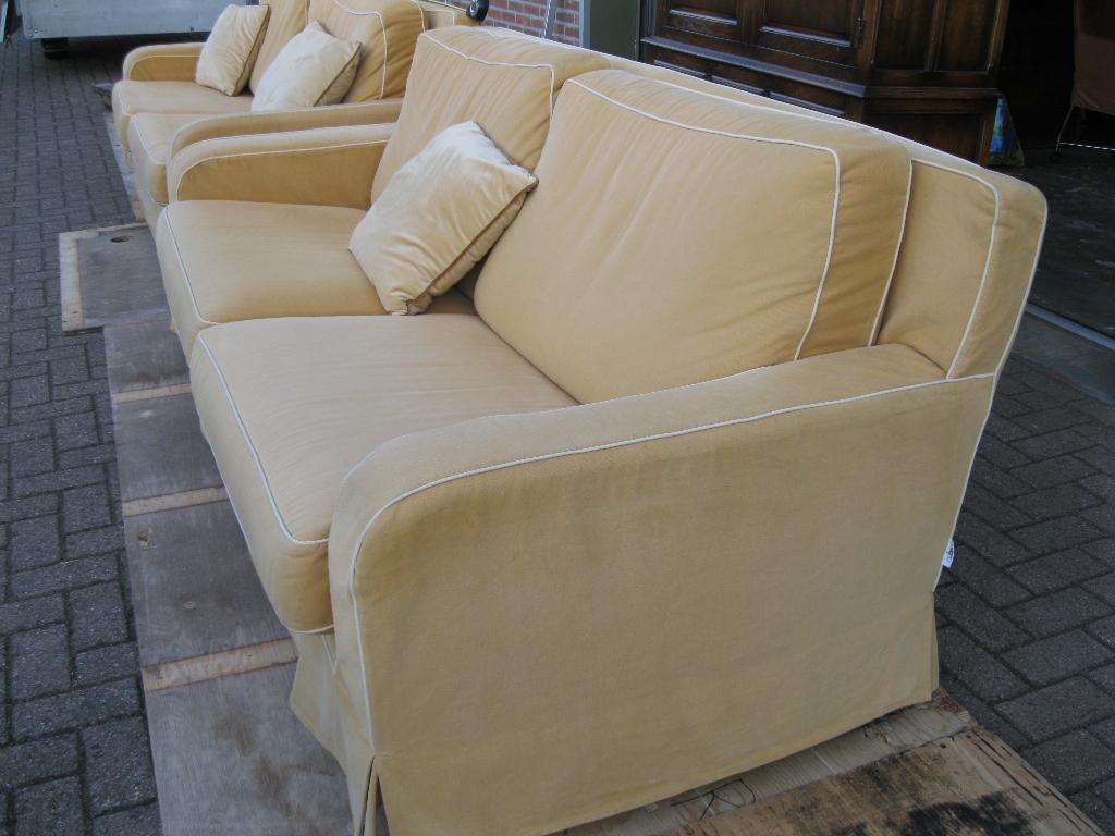 2 Riverdale banken met 3 Riverdale sierkussens. 210 breed., Ophalen, Gebruikt, 75 tot 100 cm, Stof