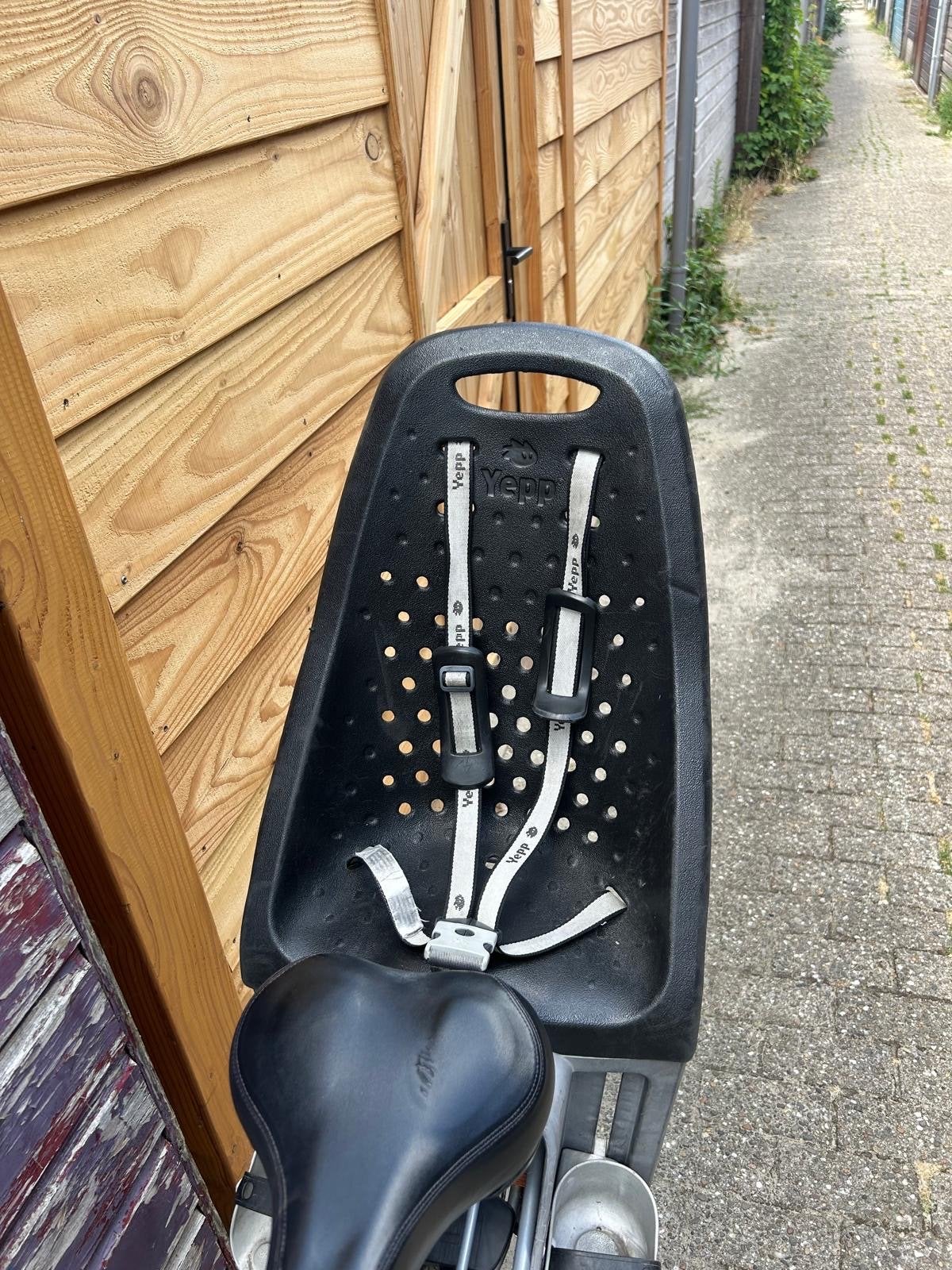 Yepp Achterzitje voor fiets - Zwart, Ophalen, Achterzitje, 9 t/m 18 kg, Gebruikt