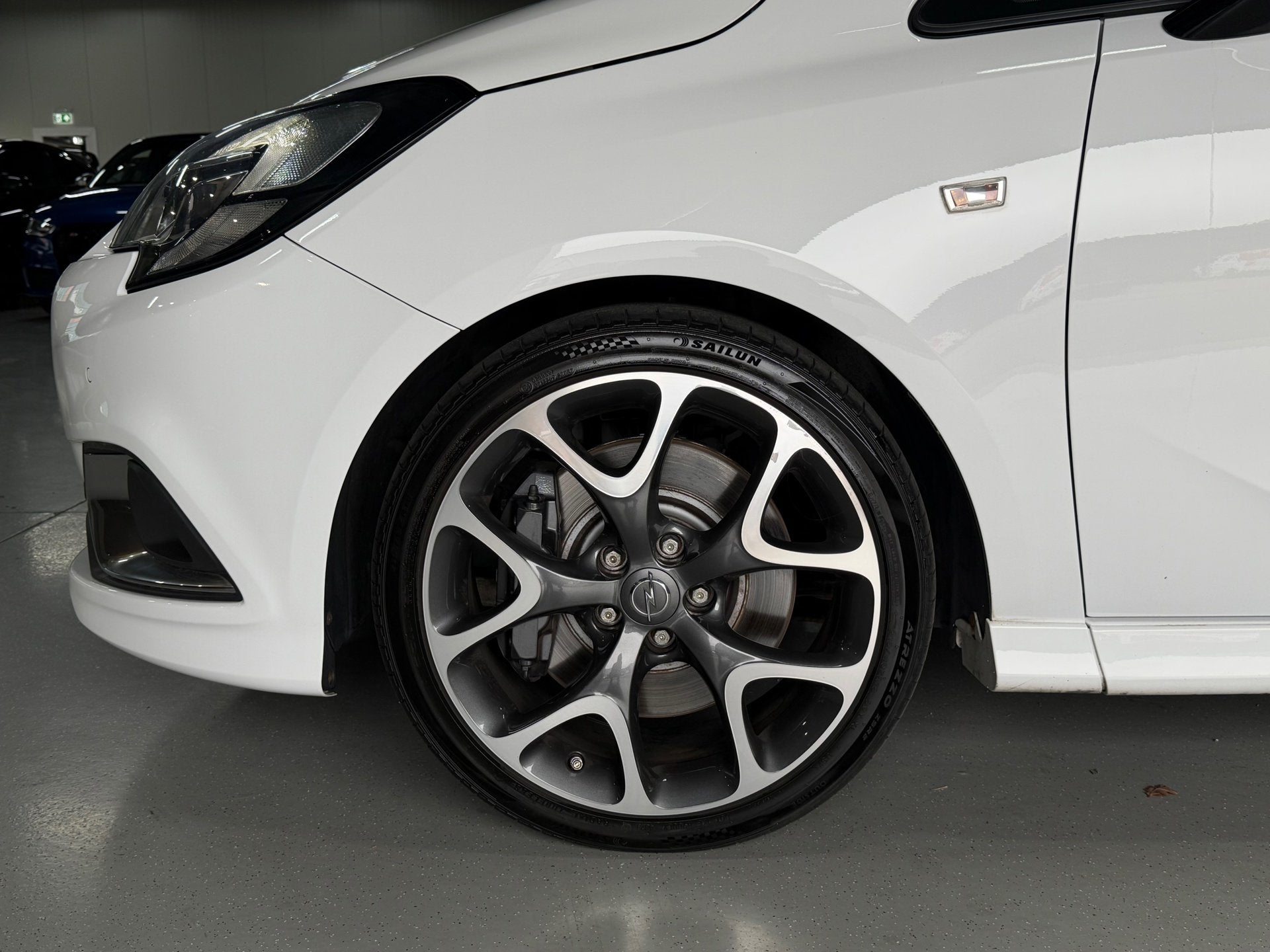 Opel Corsa 1.6 Turbo OPC 207PK RECARO/CAMERA/LEER/LANE/APK, 1203 kg, Gebruikt, Zwart, 4 cilinders