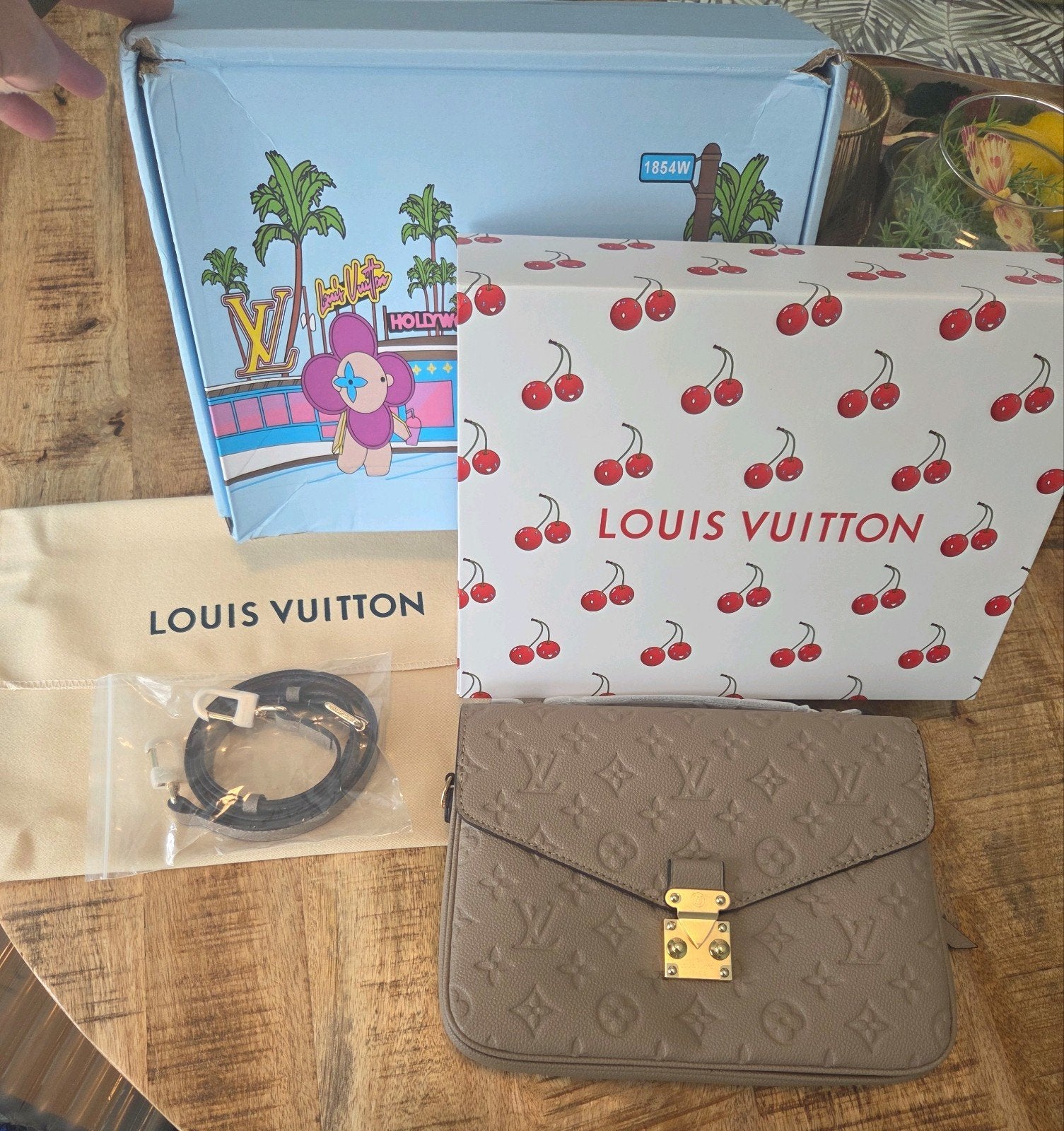 Louis vuitton pochette metis tas dove NIEUW €100, Sieraden, Tassen en Uiterlijk, Ophalen of Verzenden, Nieuw, Bruin, Schoudertasje