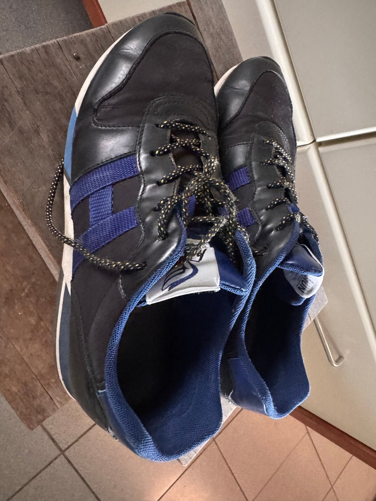 Stijlvolle donkerblauwe sneakers, hogan maat 42, Kleding | Heren, Schoenen, Ophalen of Verzenden, Gedragen, Blauw, Sneakers of Gympen