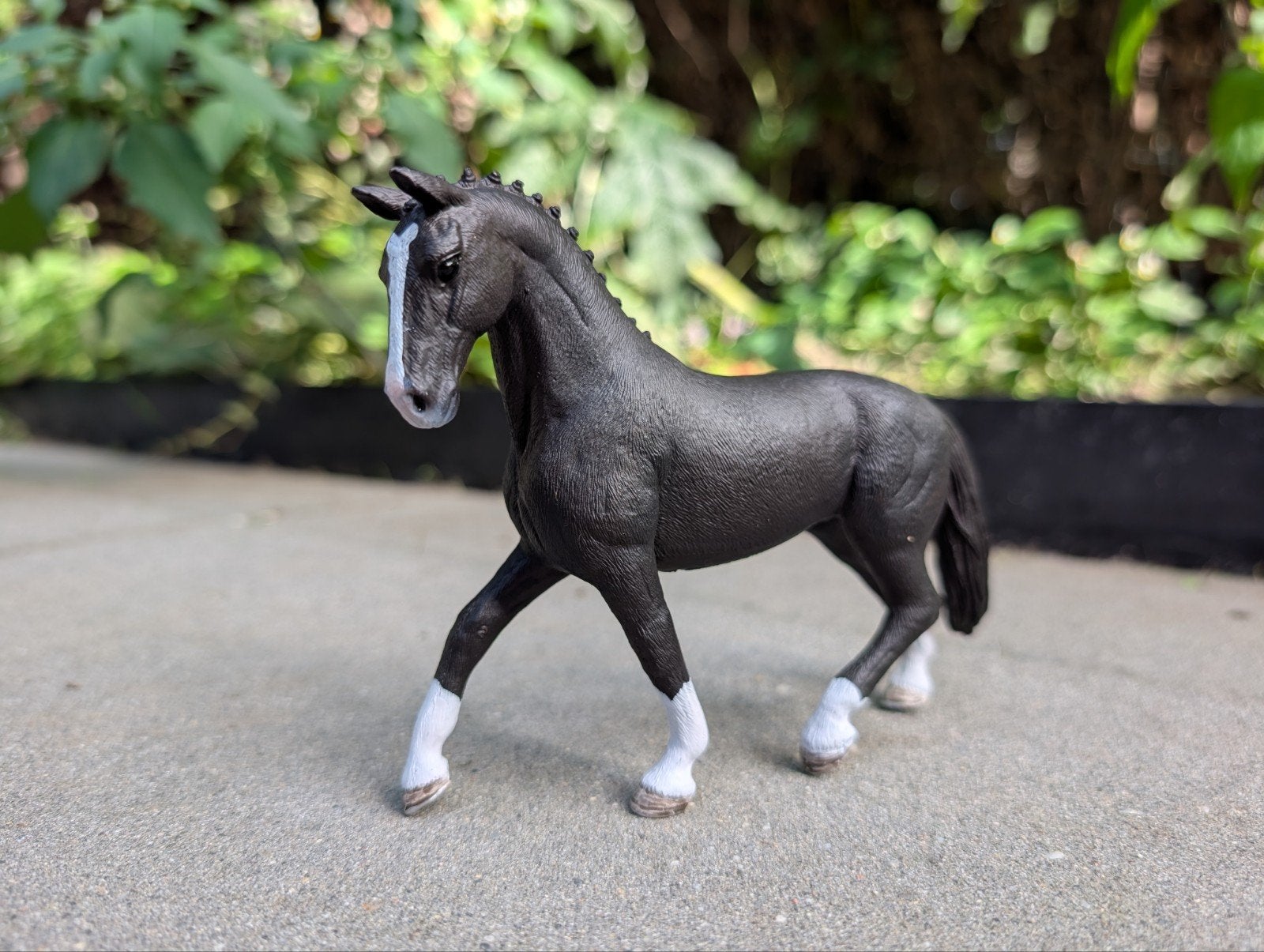 Schleich paard - zwart met witte bles en sokken, Ophalen of Verzenden, Zo goed als nieuw