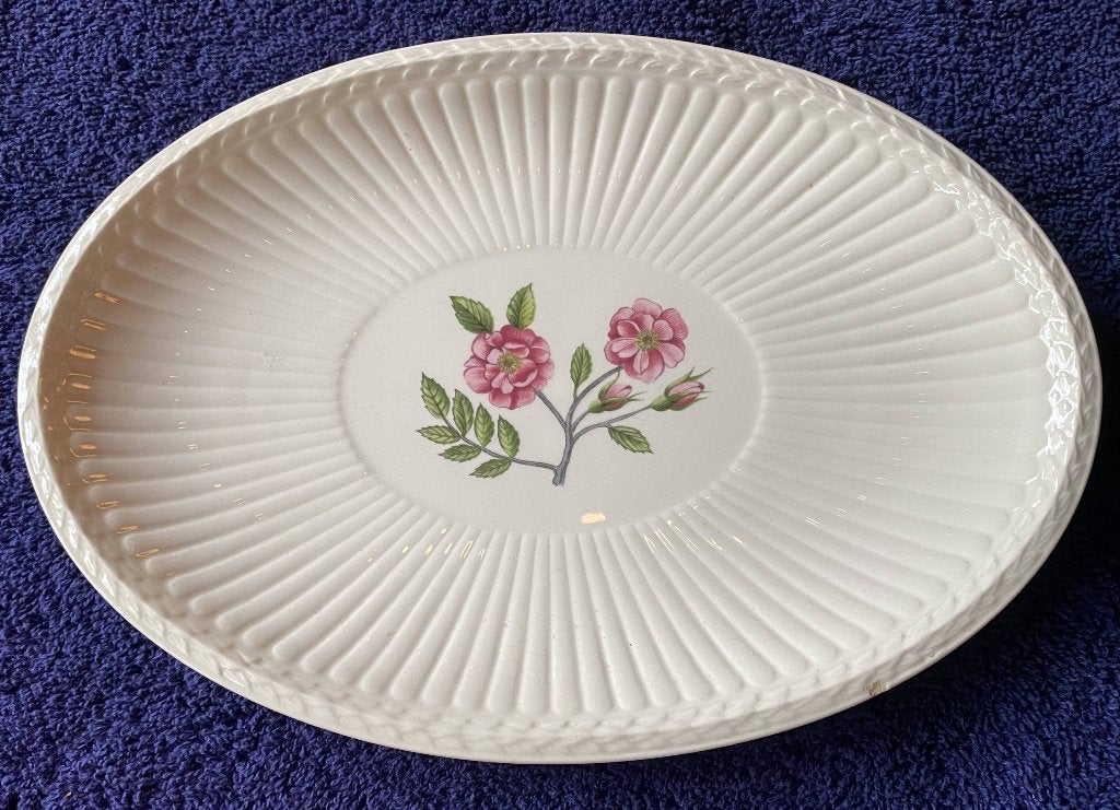 Wedgewood Rosalind serveerschaaltje. Mini beschadiging, Huis en Inrichting, Keuken | Servies, Ophalen of Verzenden, Gebruikt, Aardewerk