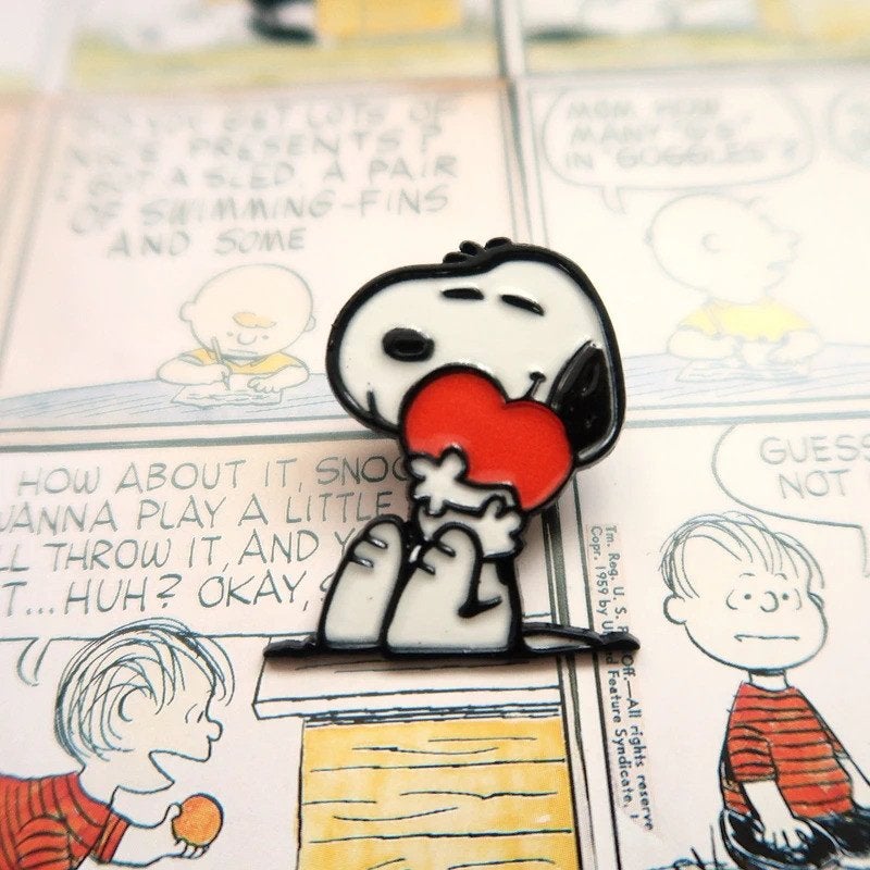 Snoopy Peanuts Comics enamel pin badge broche, Verzamelen, Verzenden, Snoopy, Nieuw, Overige typen
