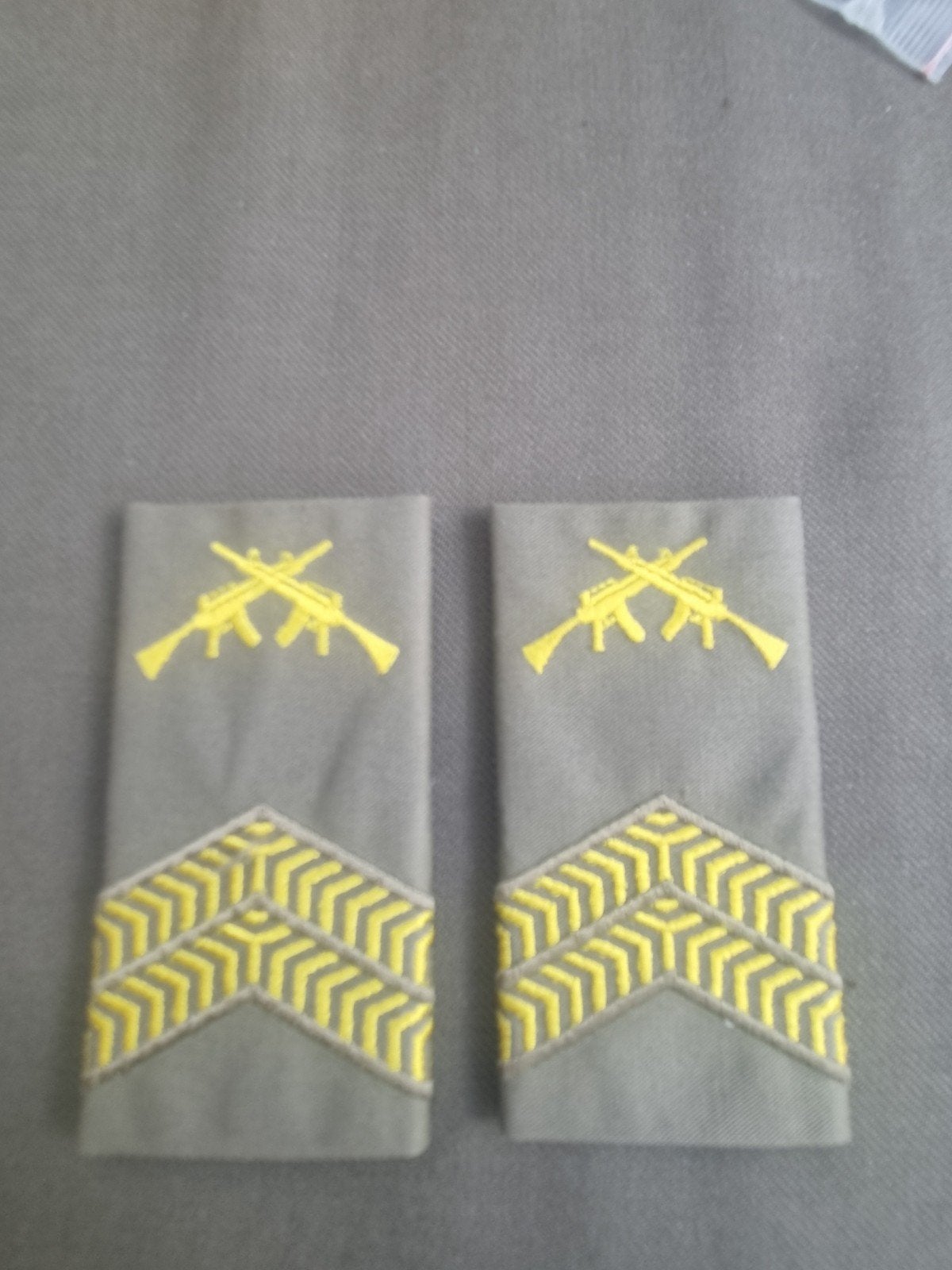 Rangen korporaal 1ste klasse olk, Verzamelen, Ophalen of Verzenden, Landmacht, Nederland, Embleem of Badge