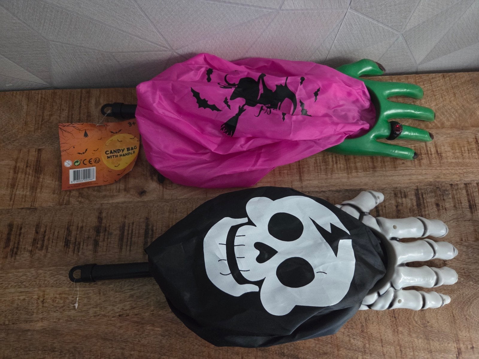 Nieuwe Halloween snoepzakken met griezelhand, Ophalen of Verzenden, Nieuw, Feestartikel, Halloween of Griezel