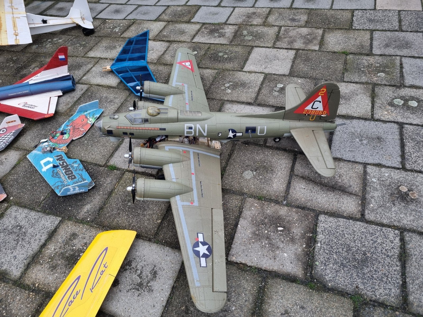 B17 en F15 Eagle electrice., Hobby en Vrije tijd, Modelbouw | Radiografisch | Vliegtuigen, Ophalen of Verzenden