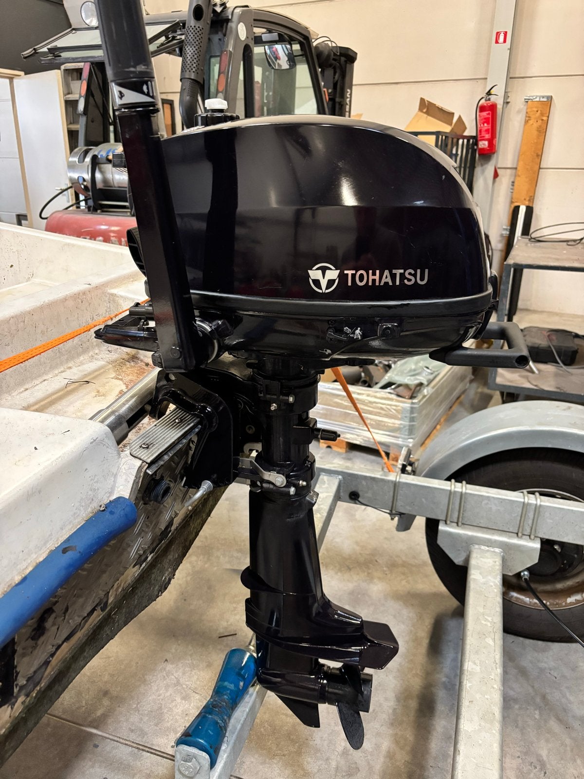 Tohatsu 6pk buitenboordmotor met gratis boot, Ophalen of Verzenden, Zo goed als nieuw