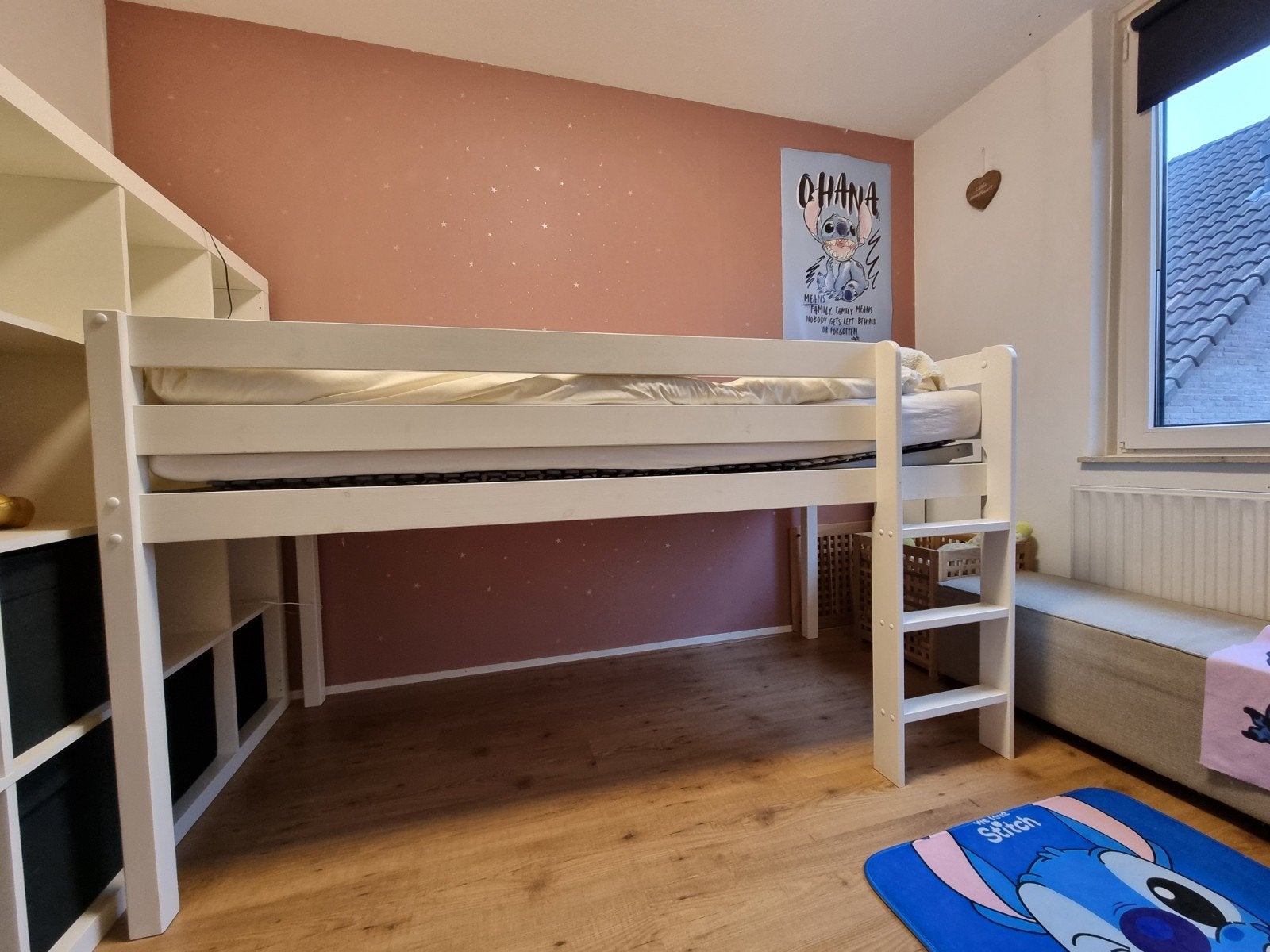 Wit halfhoogslaper bed met verstelbare lattenbodem, Ophalen, Gebruikt, 90 cm, Eenpersoons