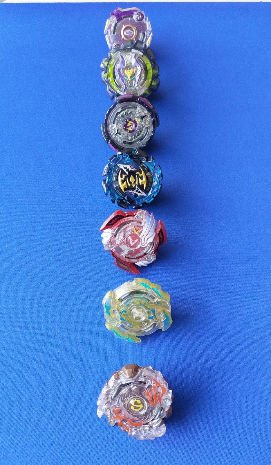 Beyblade Burst set met stadion, 7 Beyblades en 2 launchers, Ophalen, Gebruikt, Jongen of Meisje