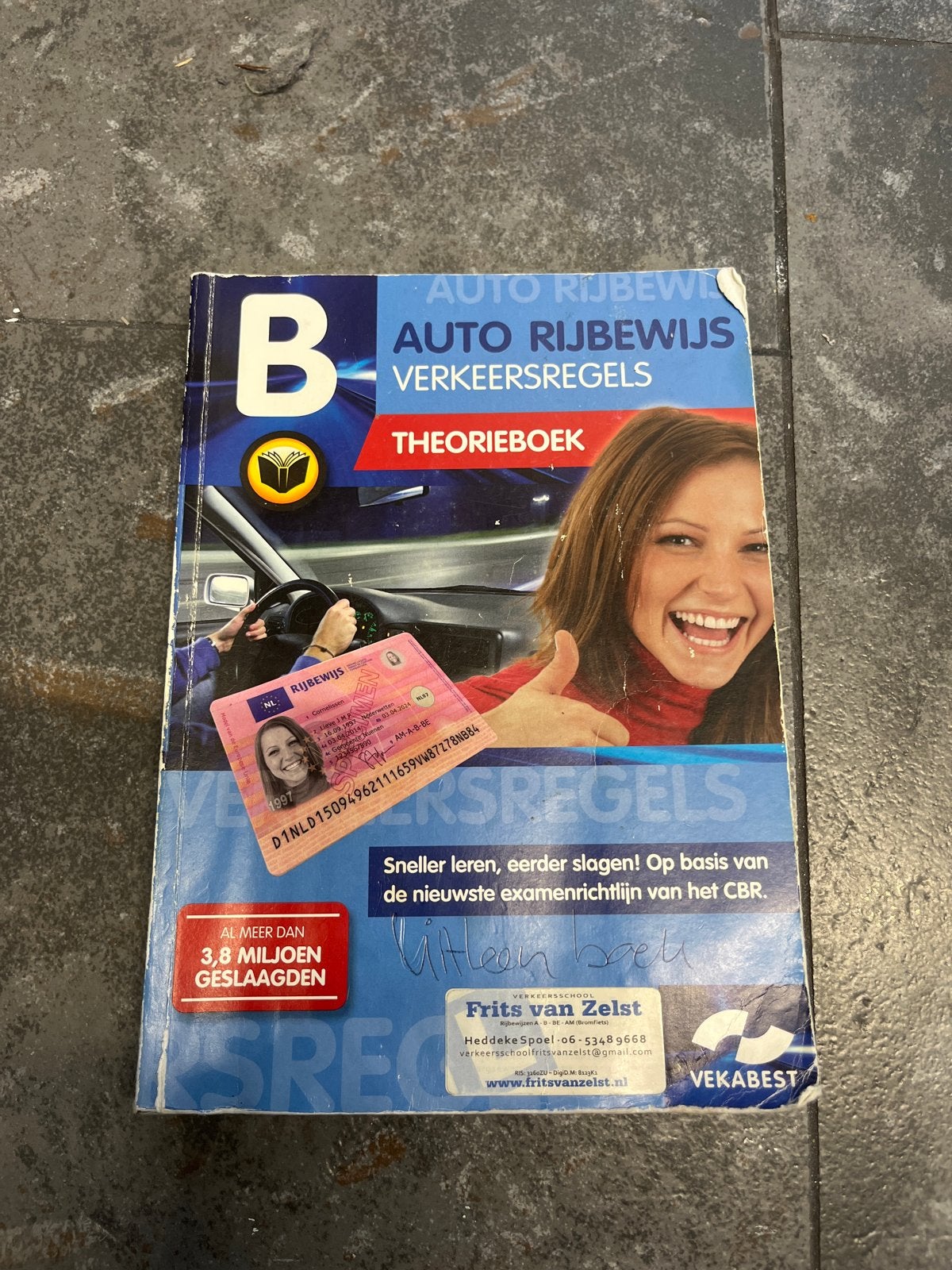 Auto Rijbewijs Verkeersregels Theorieboek VEKABEST, Ophalen of Verzenden, Gelezen, Algemeen