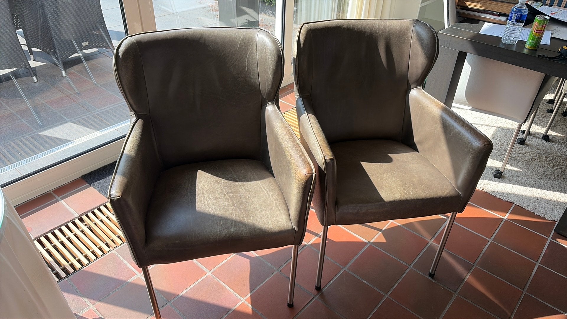 2 leren stoeltjes, Ophalen, Zo goed als nieuw, Twee