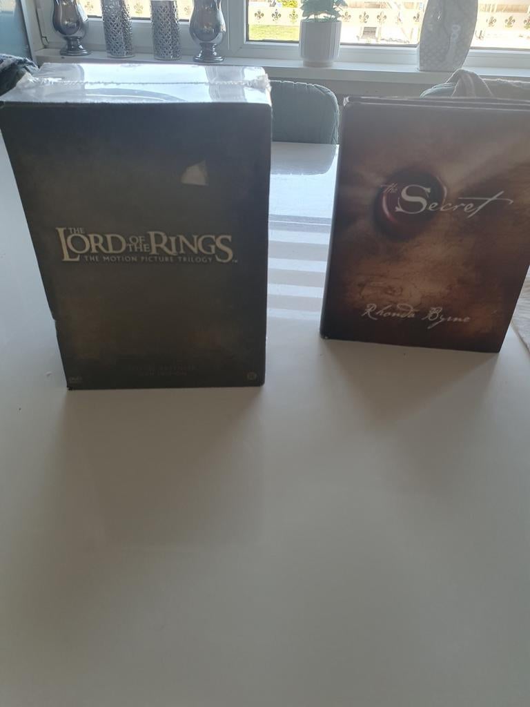 Lord of the Rings Trilogie & The Secret Boek, Boeken, Ophalen of Verzenden, Zo goed als nieuw, J.R.R. Tolkien & Rhonda Byrne, Europa overig