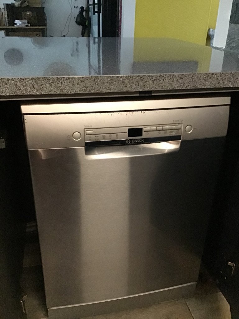 Foto 5 van Nette antraciet/rode keuken met toebehoren!