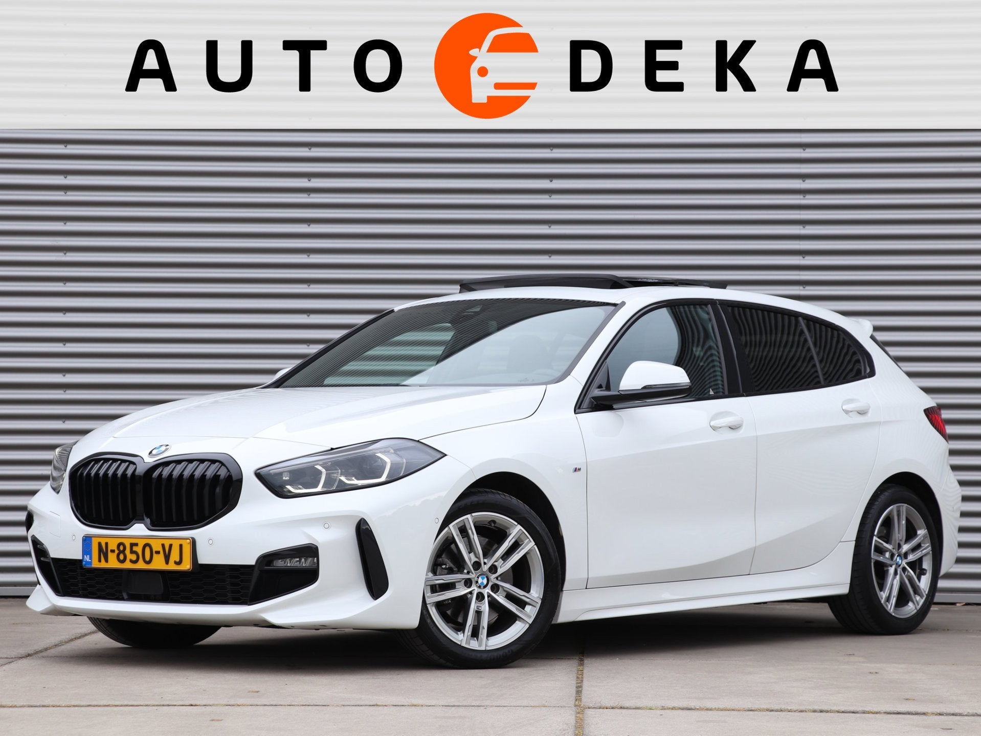 BMW 1-serie 118i M-Sport Automaat *Panodak*Kuipstoelen*, 136 pk, Gebruikt, Alcantara, Wit