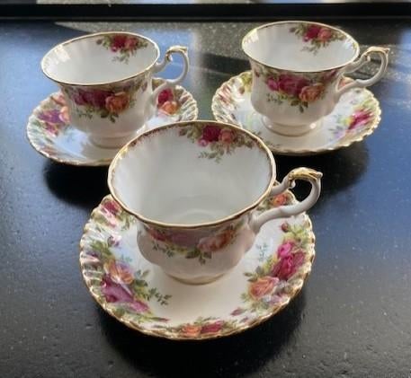 Royal Albert Old Country Roses kopjes,  groot model, Ophalen of Verzenden, Zo goed als nieuw, Overige stijlen, Kop(pen) en/of Schotel(s)