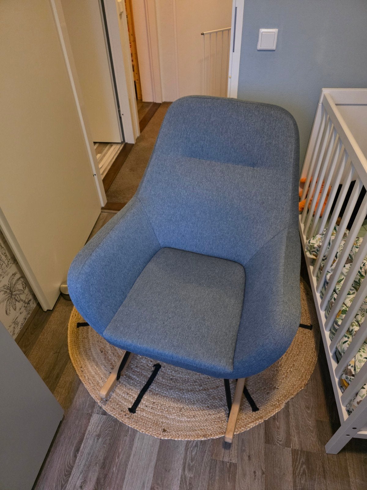 Comfortabele grijze schommelstoel, Ophalen, Zo goed als nieuw, Eén, Modern