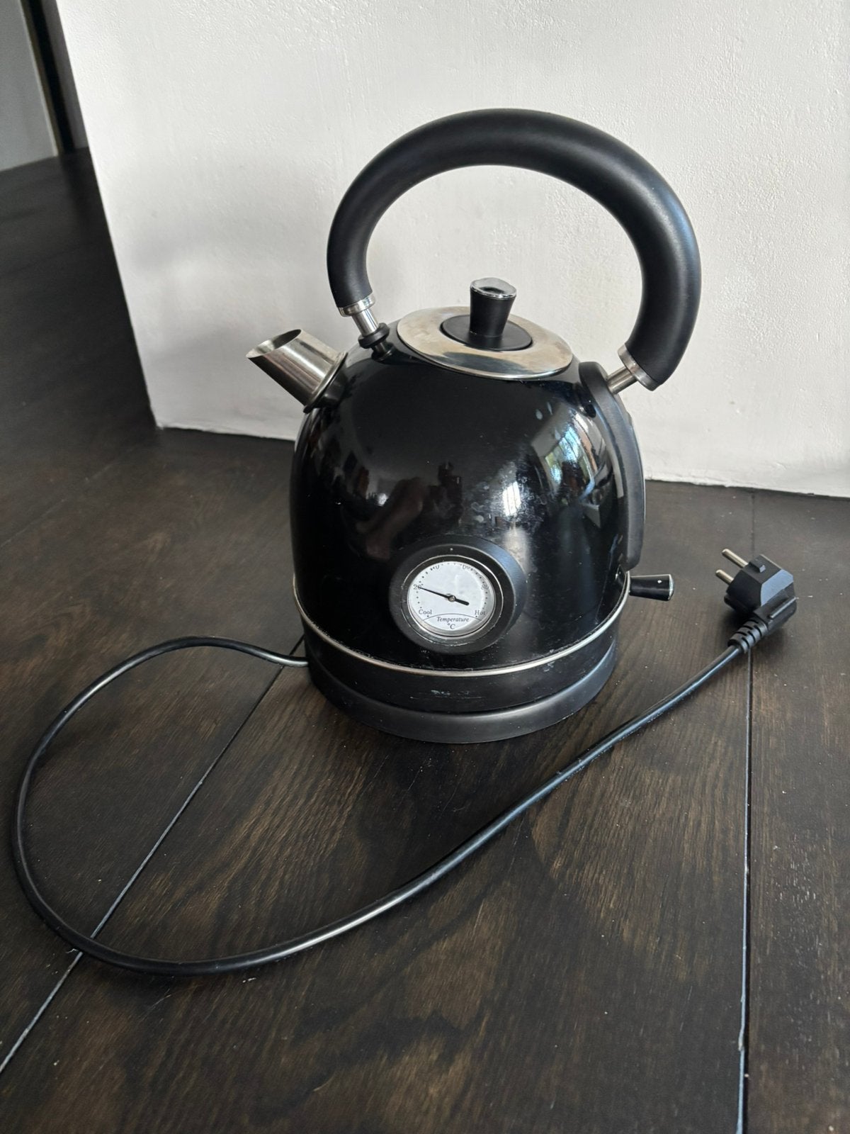 Zwarte MOA elektrische retro fluitkletel, Ophalen of Verzenden, Zo goed als nieuw