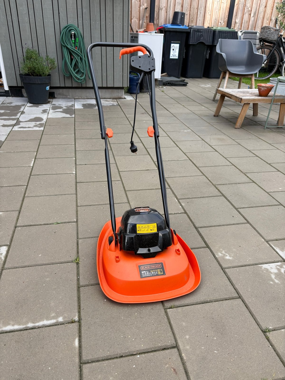 Black+Decker Zweefmaaier - Elektrisch, Gebruikt, Elektrische grasmaaier, Ophalen of Verzenden, 30 t/m 39 cm