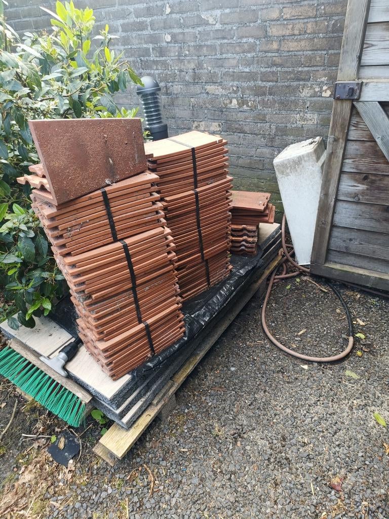 GRATIS Dakshingels Rood - 10 pakken + hoekstukken, Doe-het-zelf en Verbouw, Dakpannen en Dakbedekking, Ophalen, Overige materialen