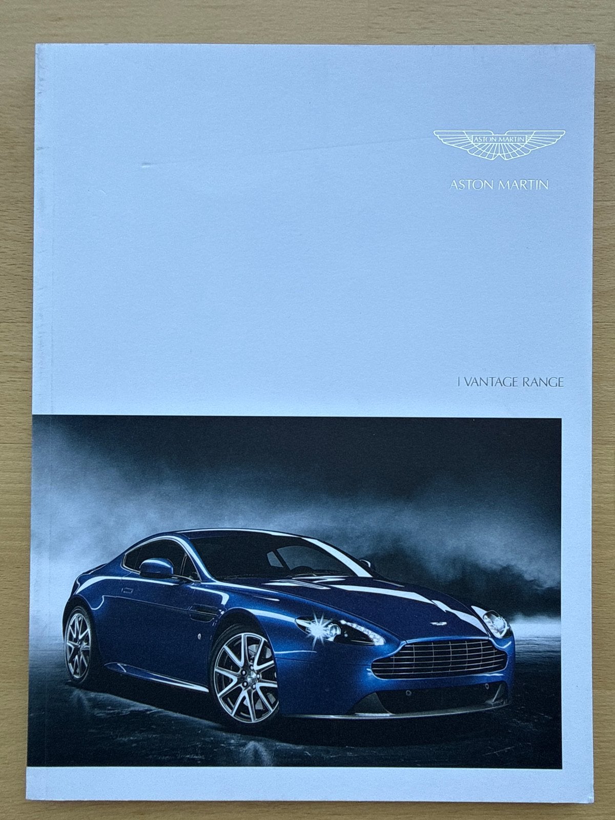 Aston Martin Vantage Range Brochure - 64 pagina's, Ophalen of Verzenden, Zo goed als nieuw, Overige merken