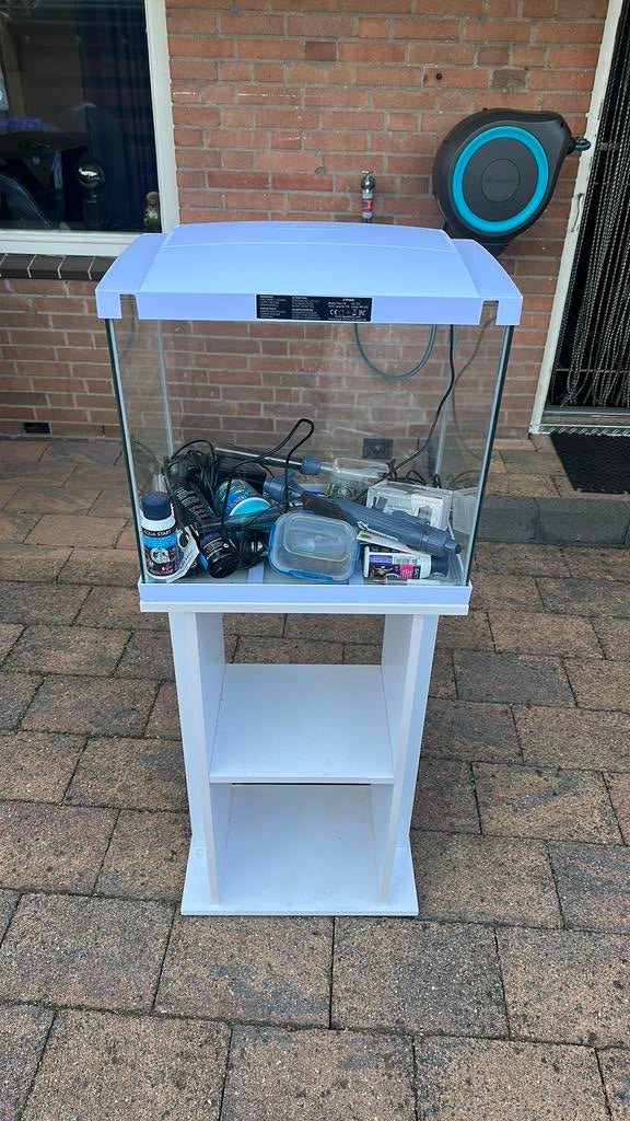 Klein aquarium op wit kastje, Ophalen, Zo goed als nieuw, Leeg aquarium, Superfish
