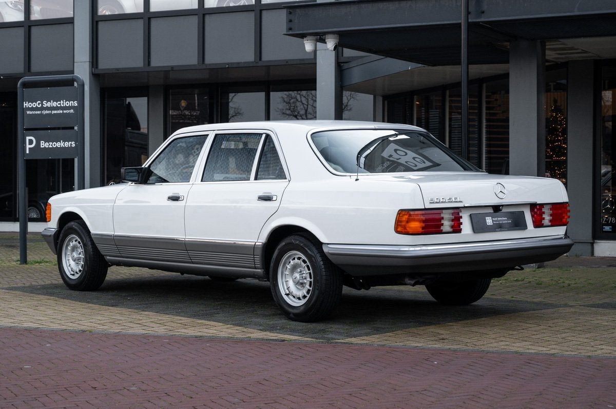 Mercedes-Benz S-Klasse 500 SEL ( W126 ) (bj 1984, automaat), 4973 cc, Zwart, Overige brandstoffen, Wit