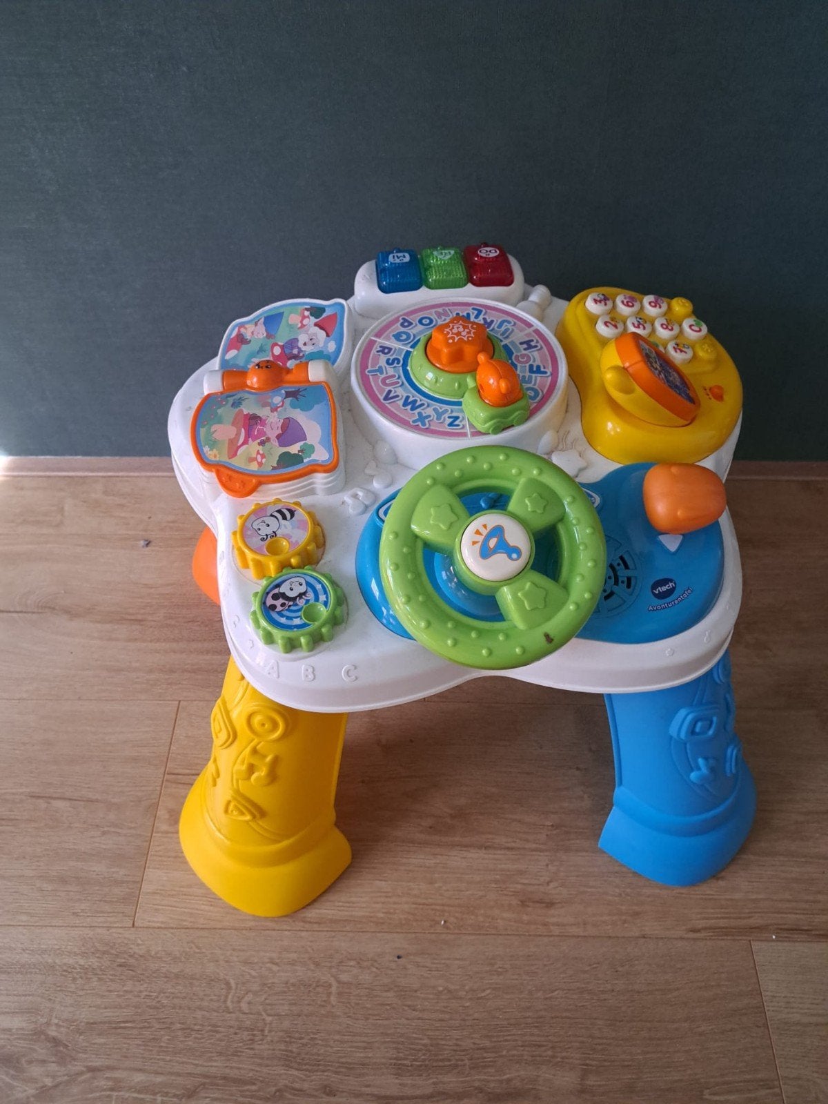 V-tech Vtech speeltafel met licht en geluid, Ophalen, Zo goed als nieuw, 6 maanden tot 2 jaar