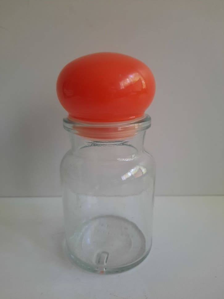 Belgische apothekerspot met oranje bolvormig deksel, Voorraadpot, Ophalen of Verzenden, Gebruikt, Glas
