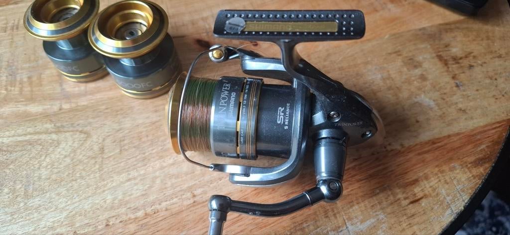 Shimano Twinpower C5000FC met 2 reservespoelen, Ophalen, Zo goed als nieuw, Molen