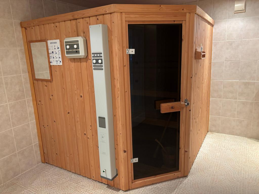 Complete Finse Sauna met Kruidendampsysteem 2 x 2 x 2 m, Ophalen, Gebruikt, Fins of Traditioneel, Complete sauna